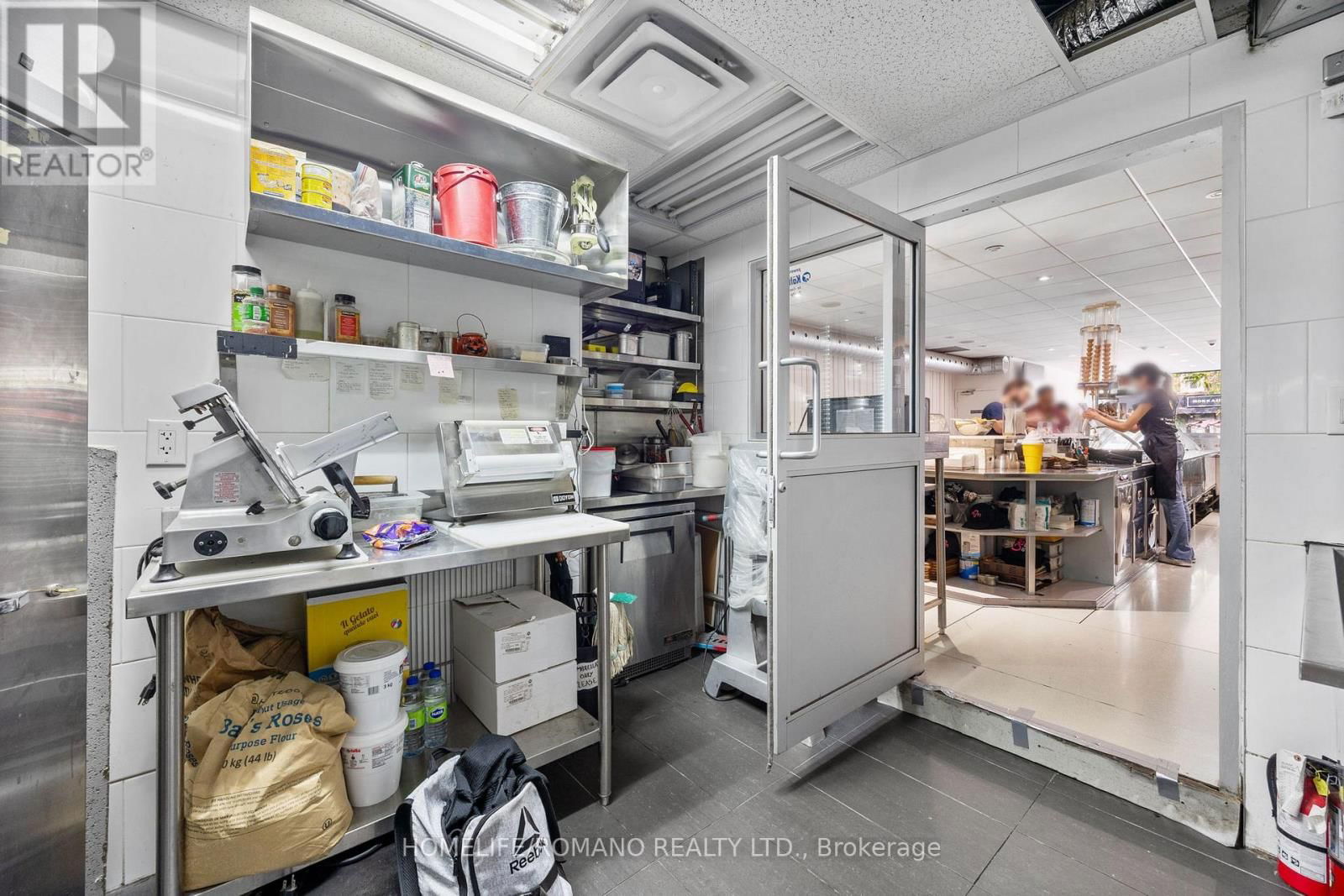 2076 YONGE STREET Image 12