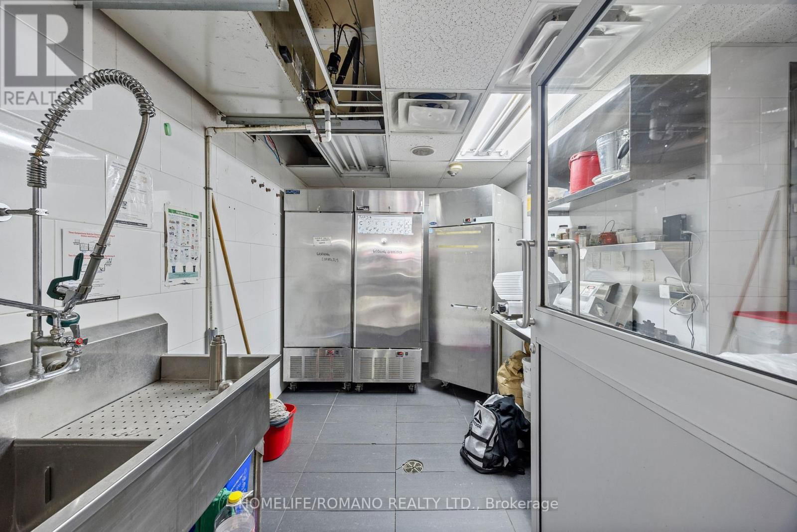 2076 YONGE STREET Image 17