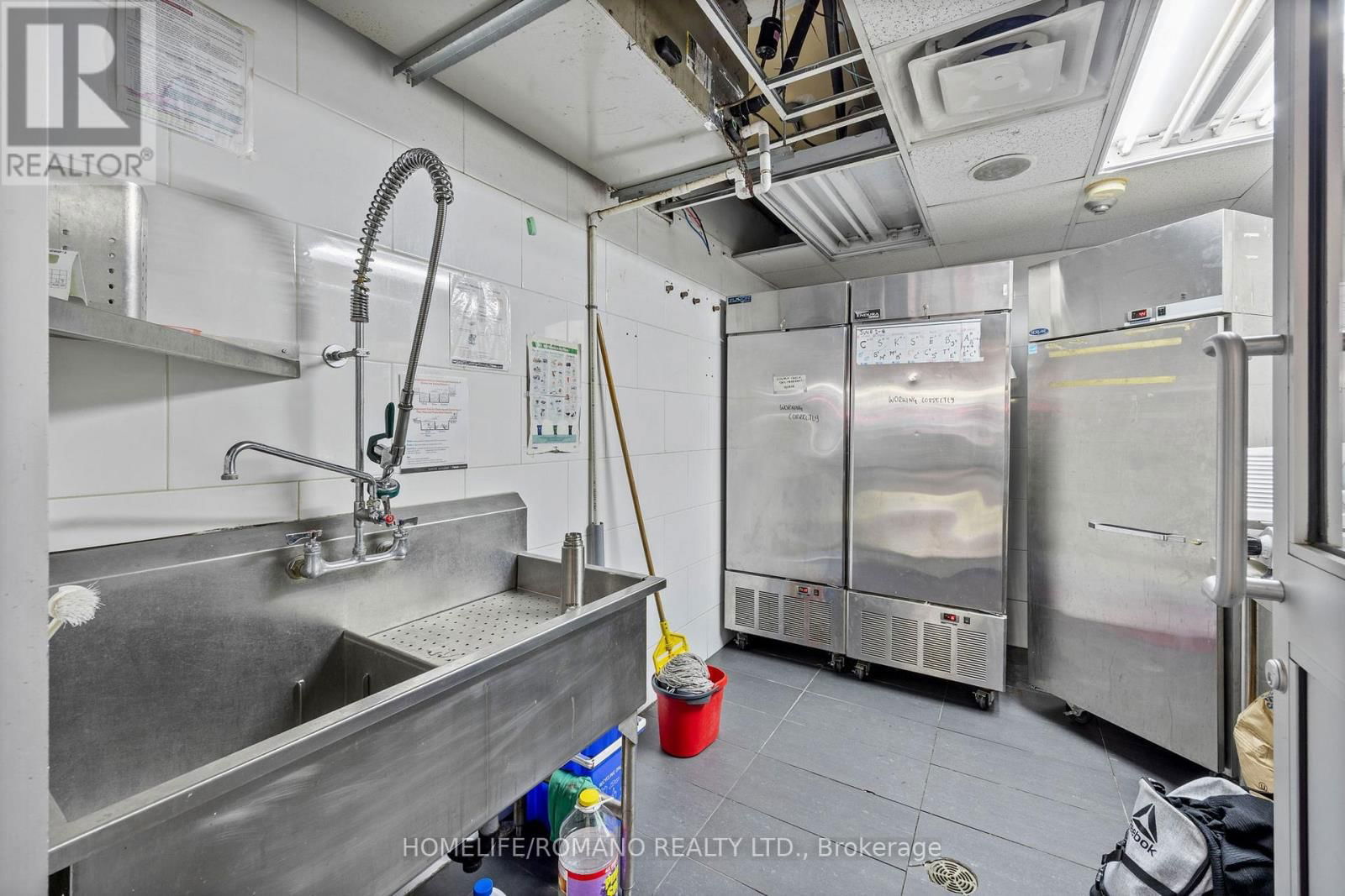 2076 YONGE STREET Image 18
