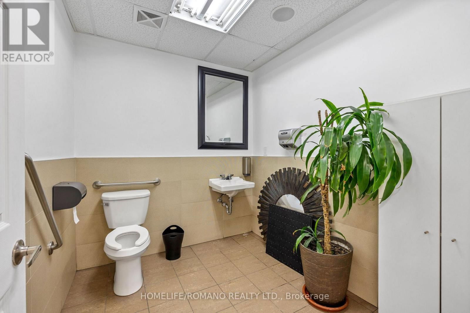 2076 YONGE STREET Image 19