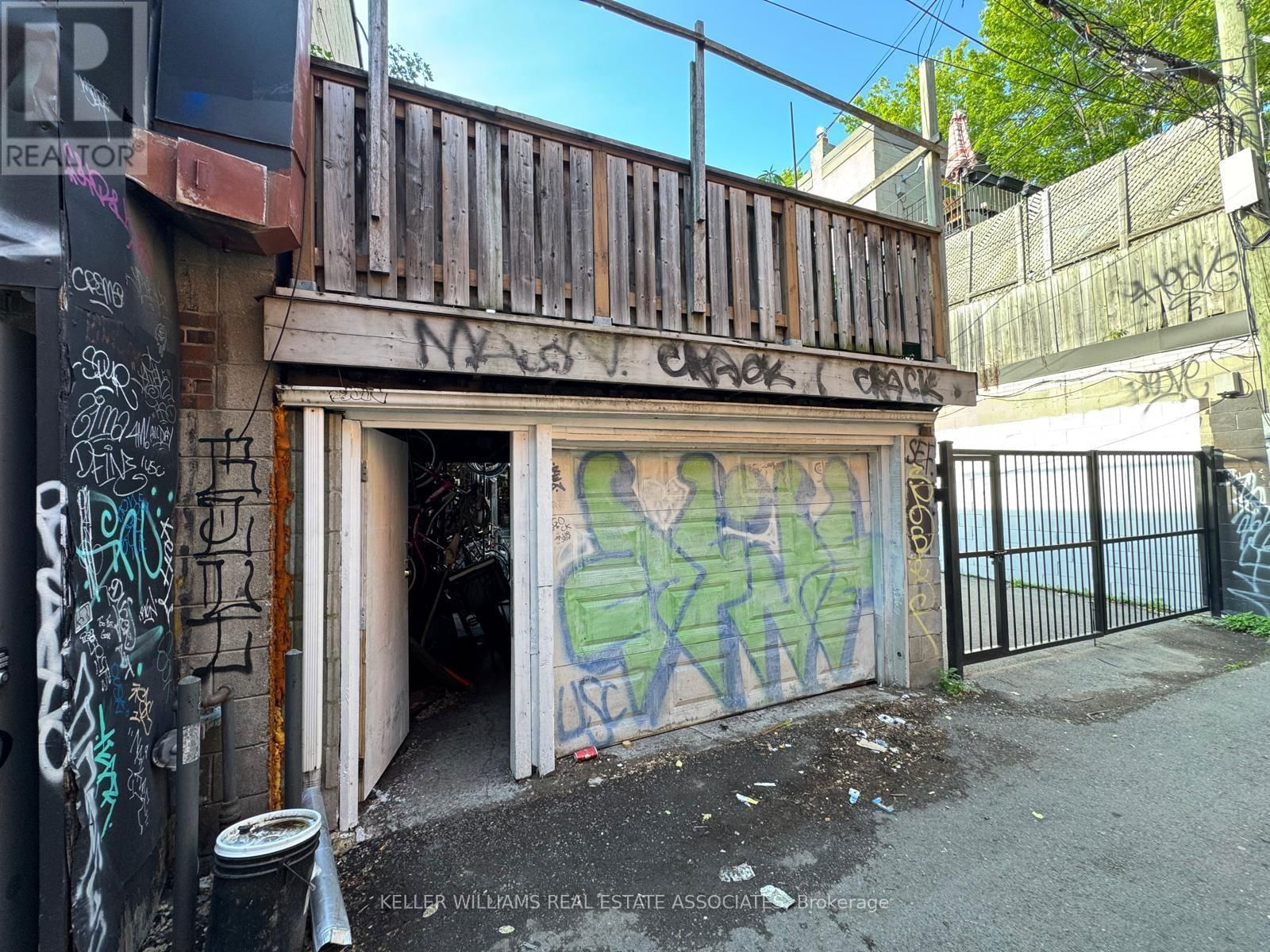 863 BLOOR STREET WEST Image 13