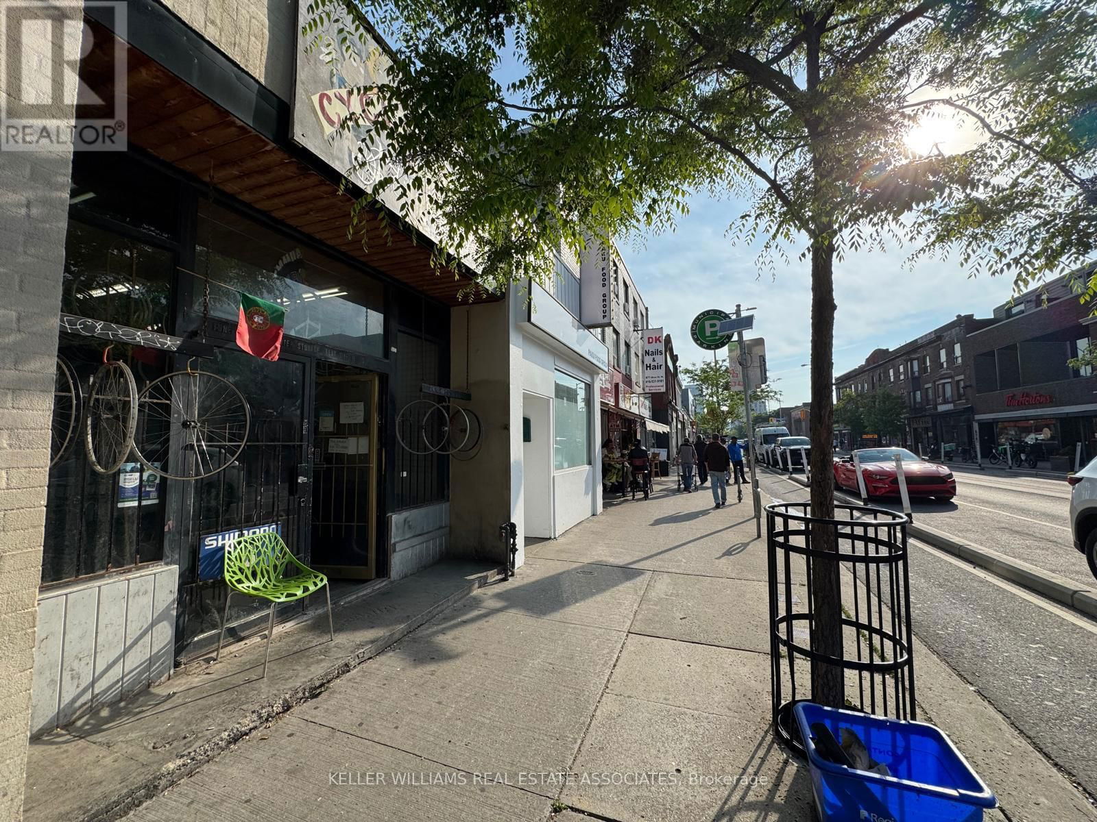 863 BLOOR STREET WEST Image 17