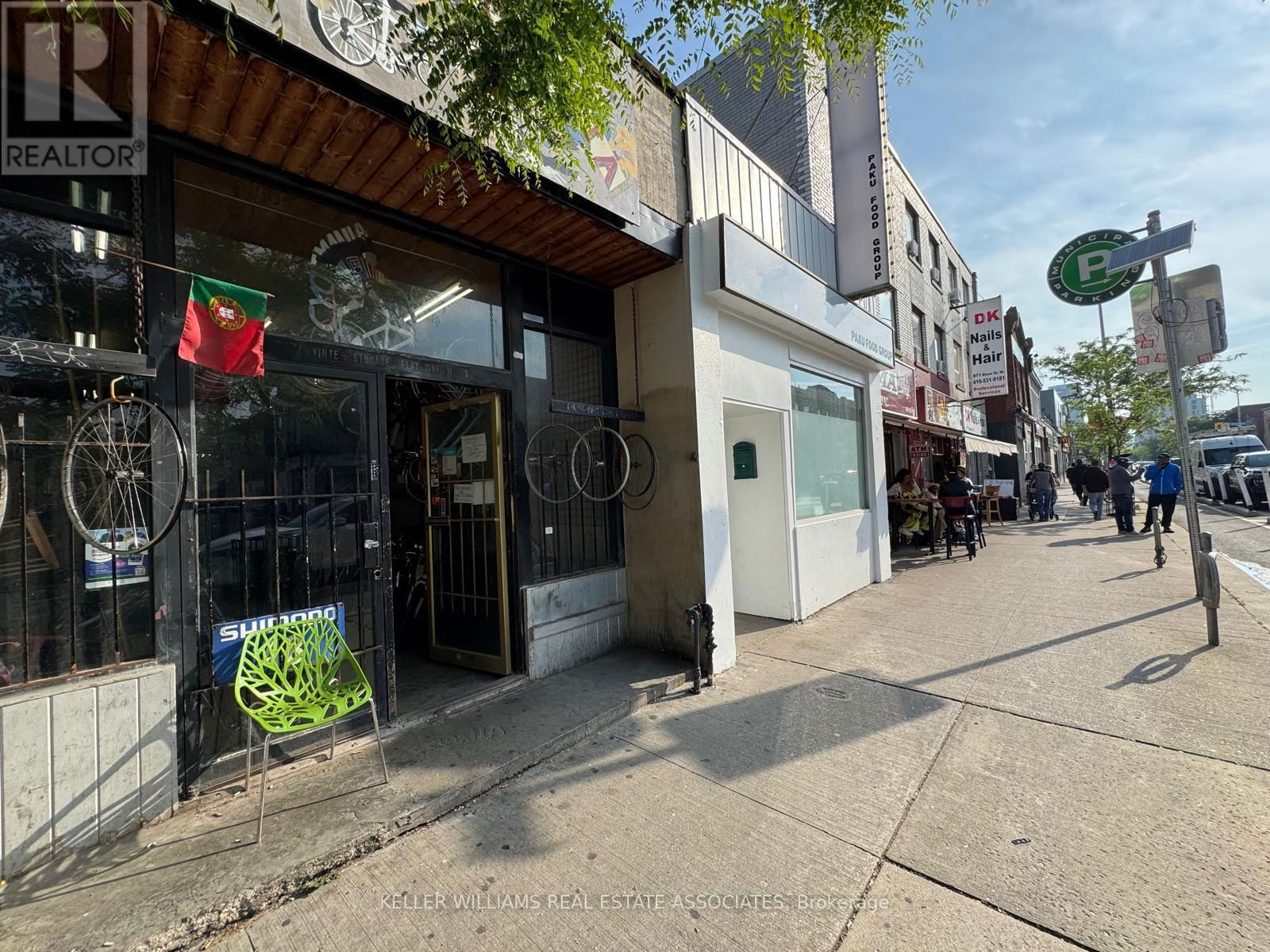 863 BLOOR STREET WEST Image 18