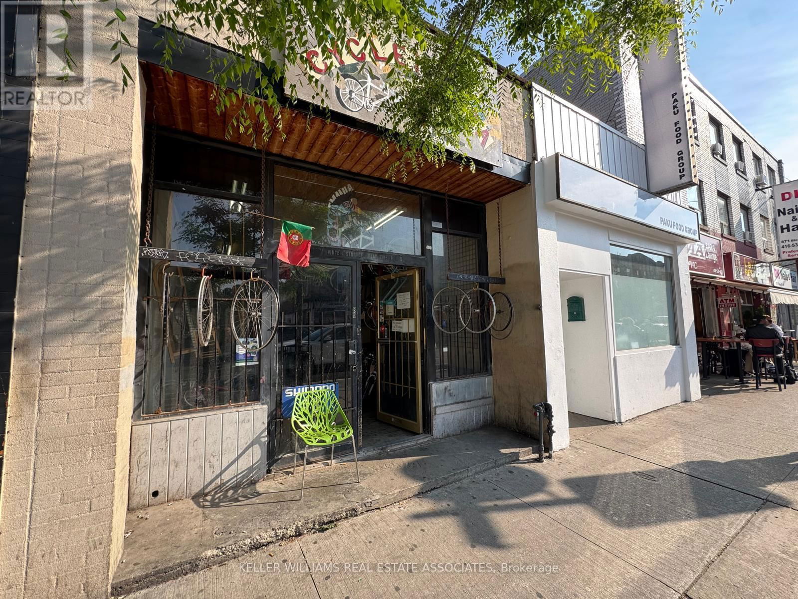 863 BLOOR STREET WEST Image 2