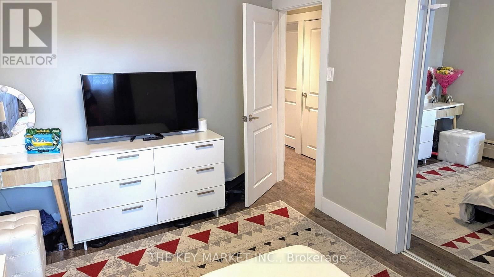2 - 211 ST CLEMENTS AVENUE Image 10