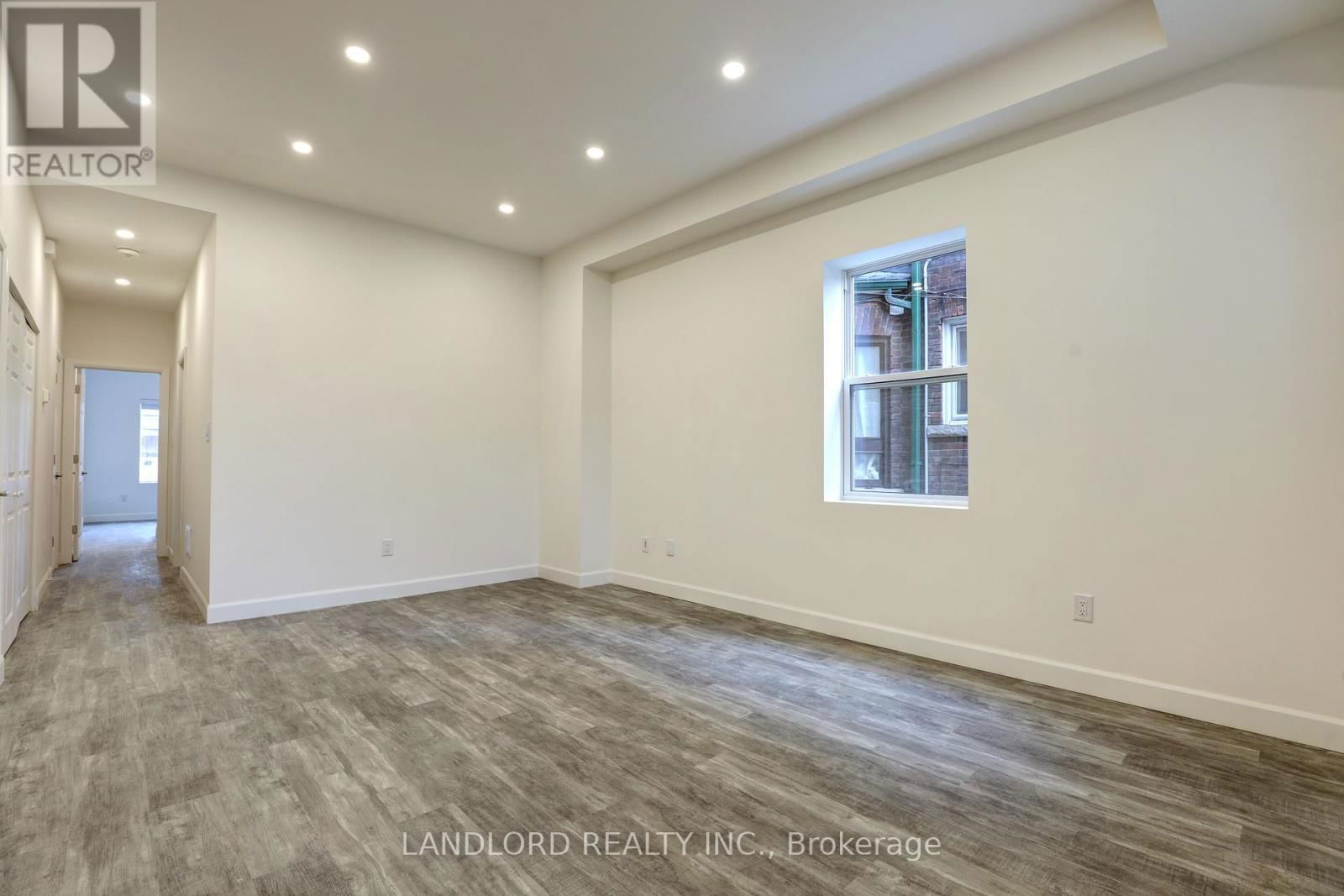 C - 620 BATHURST STREET Image 10