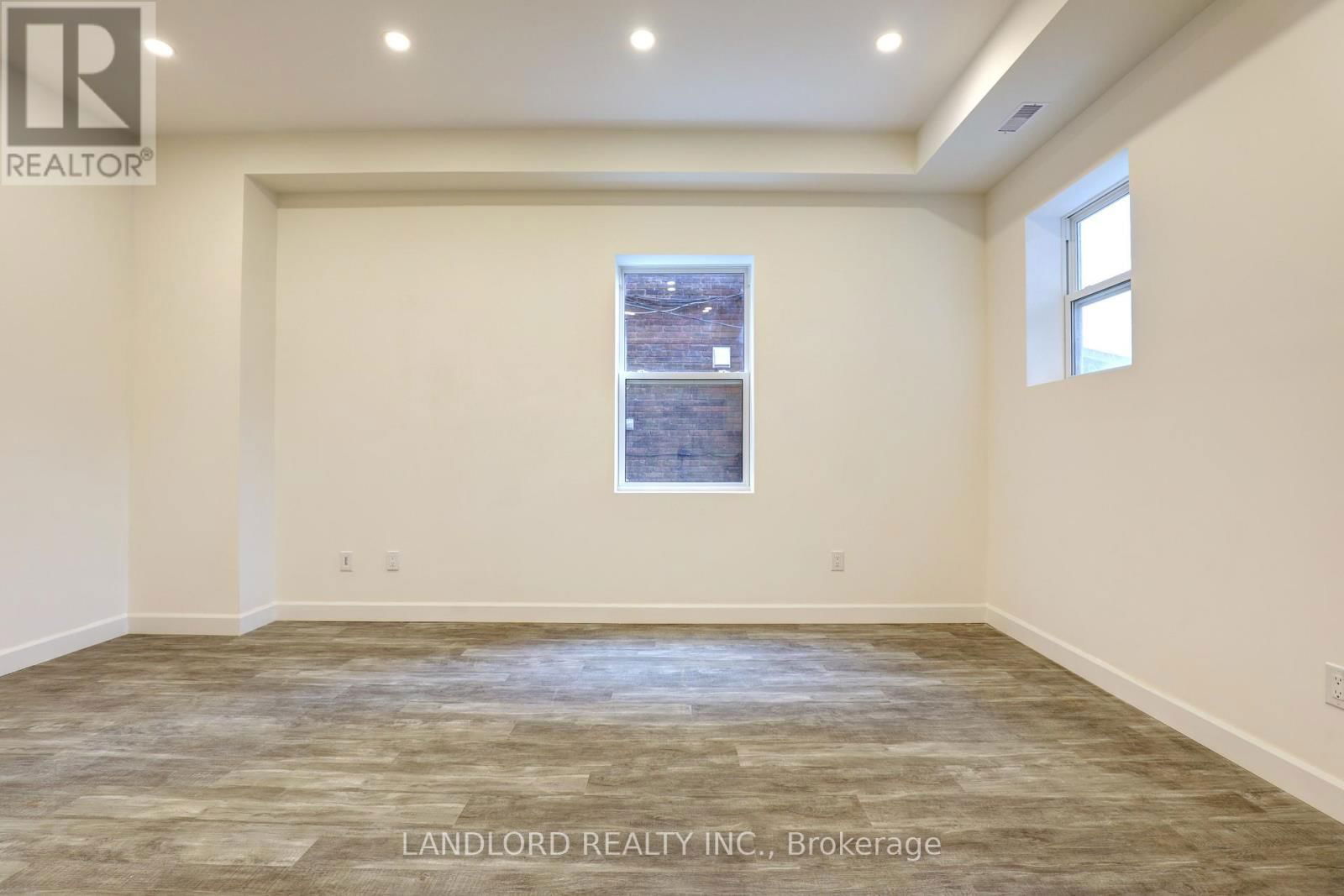 C - 620 BATHURST STREET Image 11