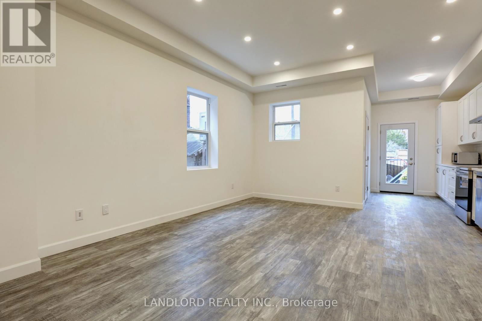 C - 620 BATHURST STREET Image 12