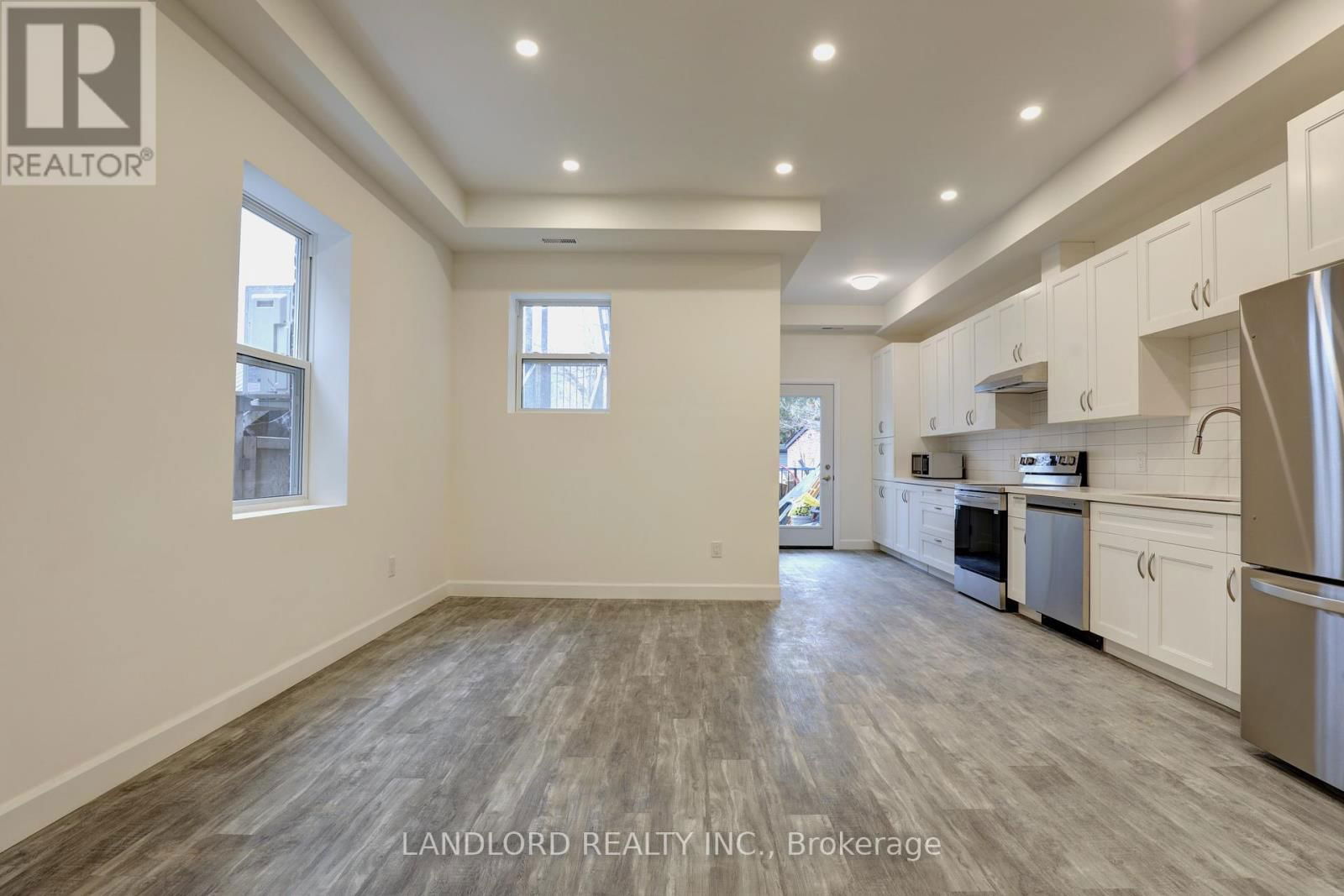 C - 620 BATHURST STREET Image 13