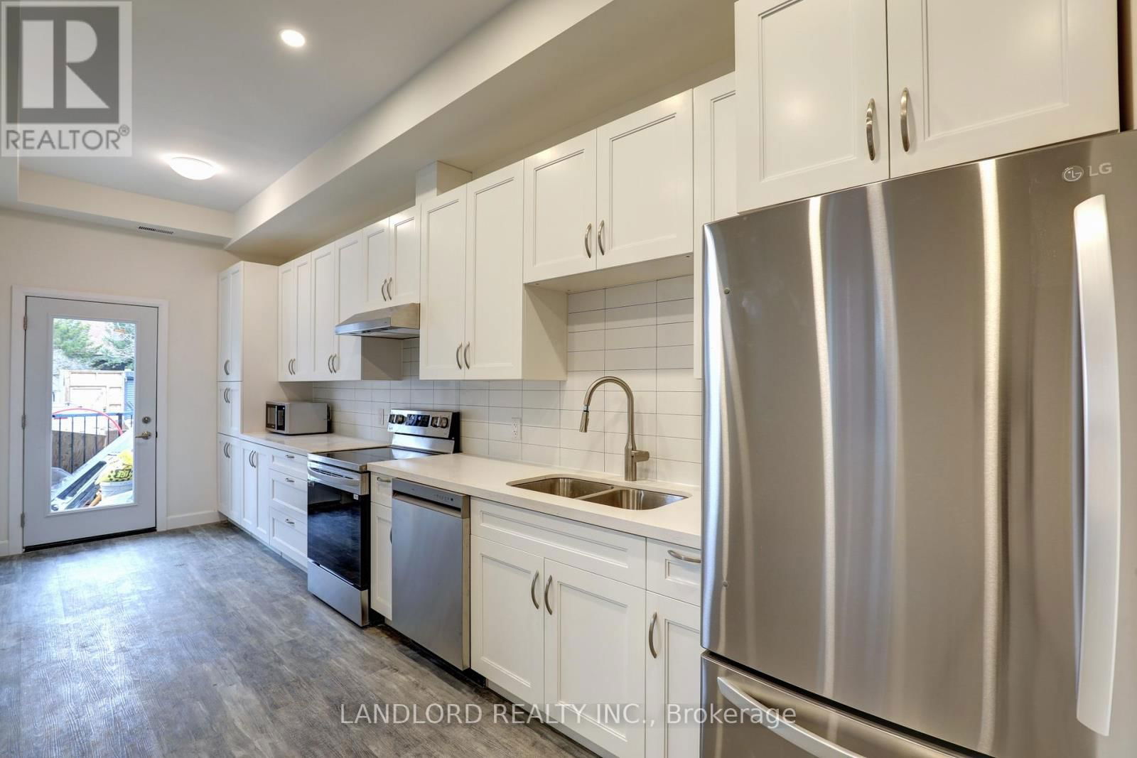 C - 620 BATHURST STREET Image 4