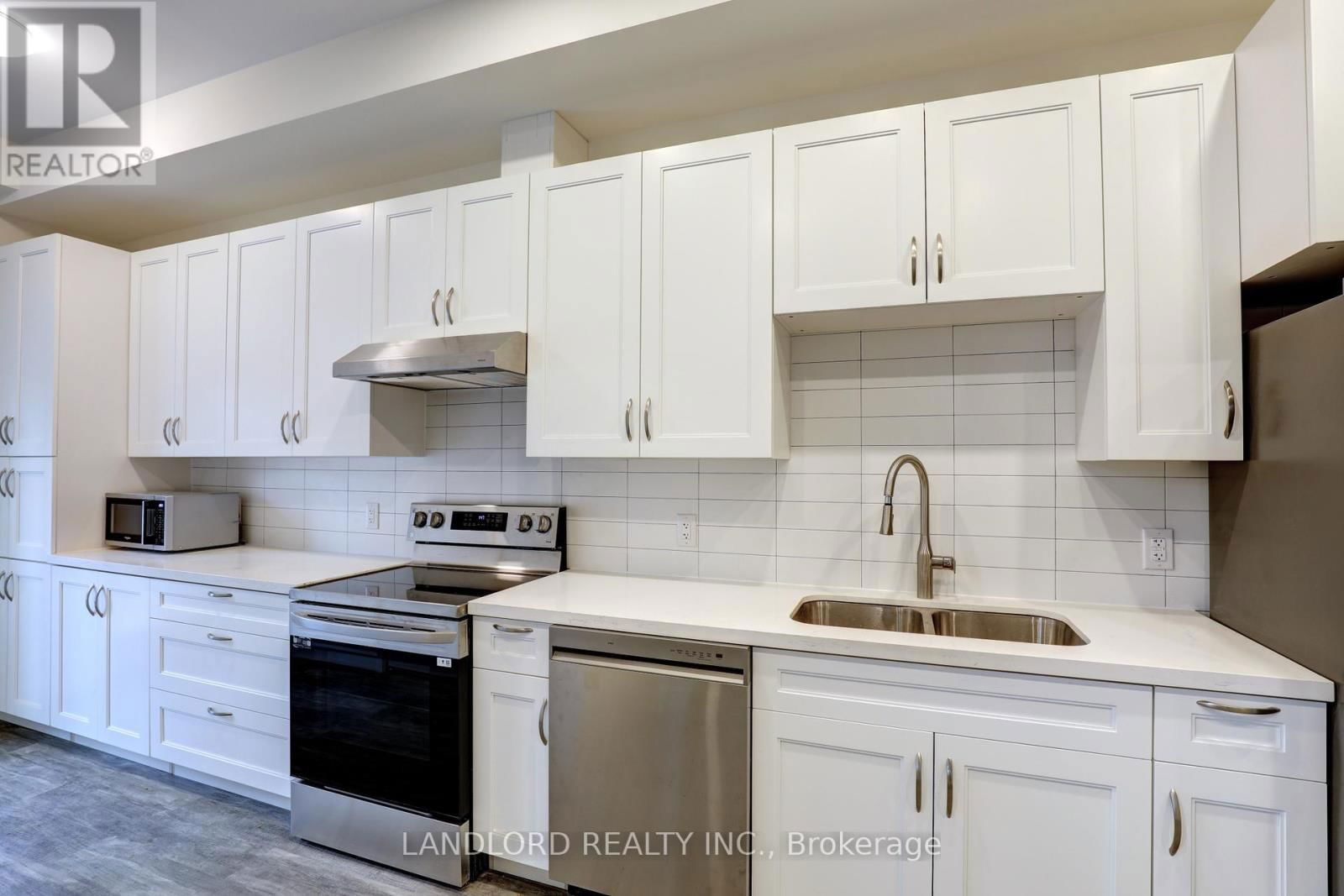 C - 620 BATHURST STREET Image 7