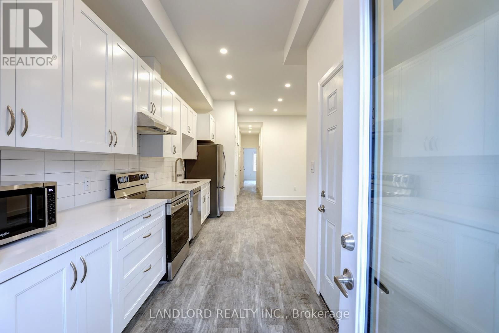 C - 620 BATHURST STREET Image 8