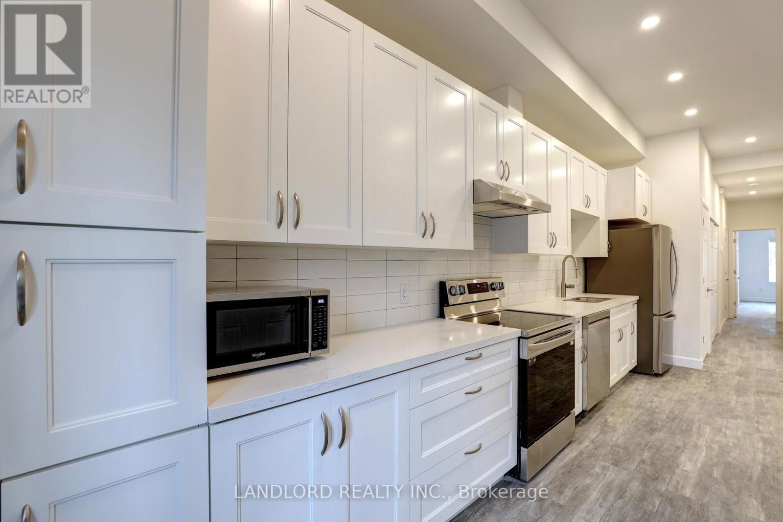 C - 620 BATHURST STREET Image 9