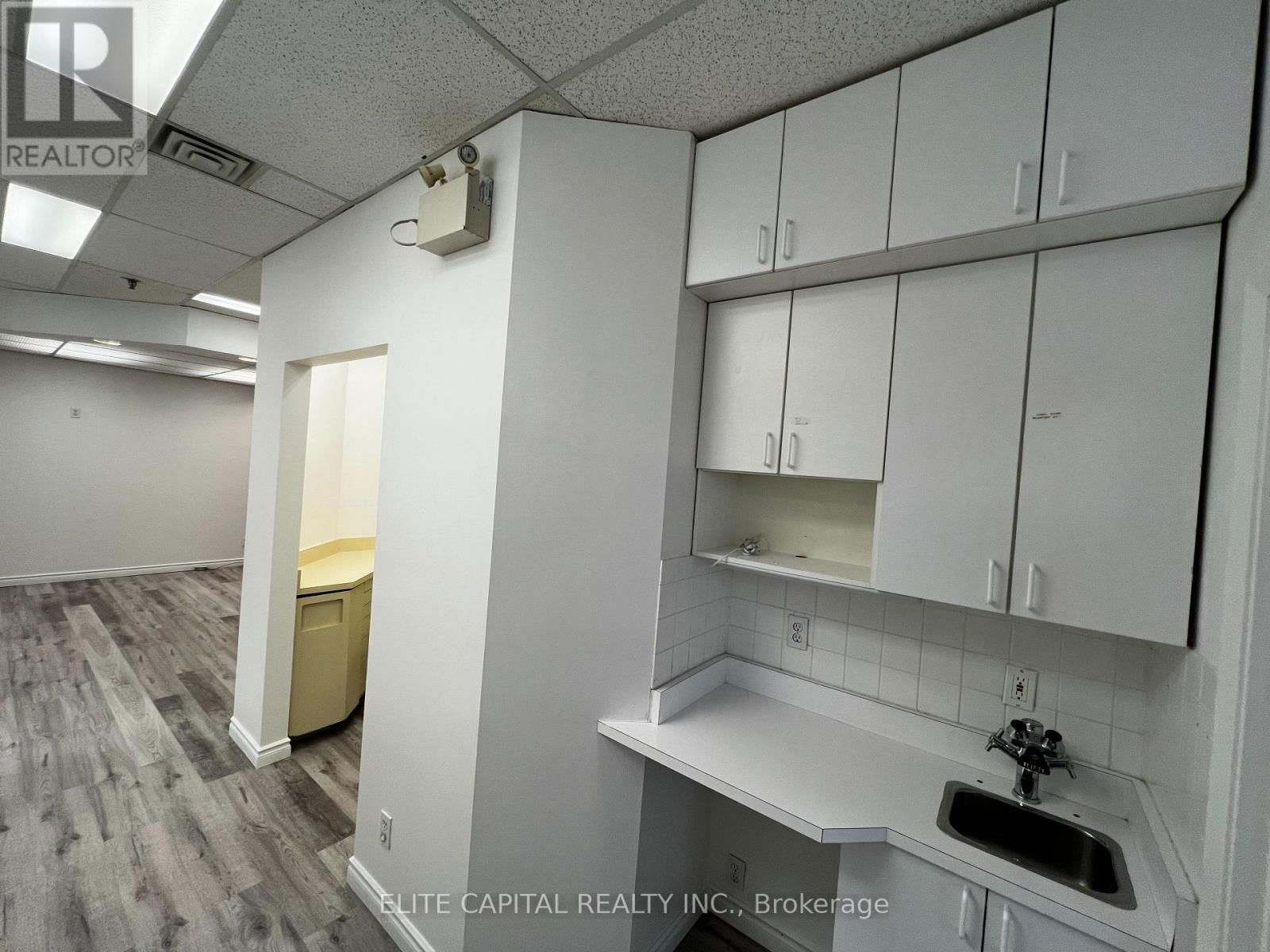 209 - 701 SHEPPARD AVENUE EAST Image 6