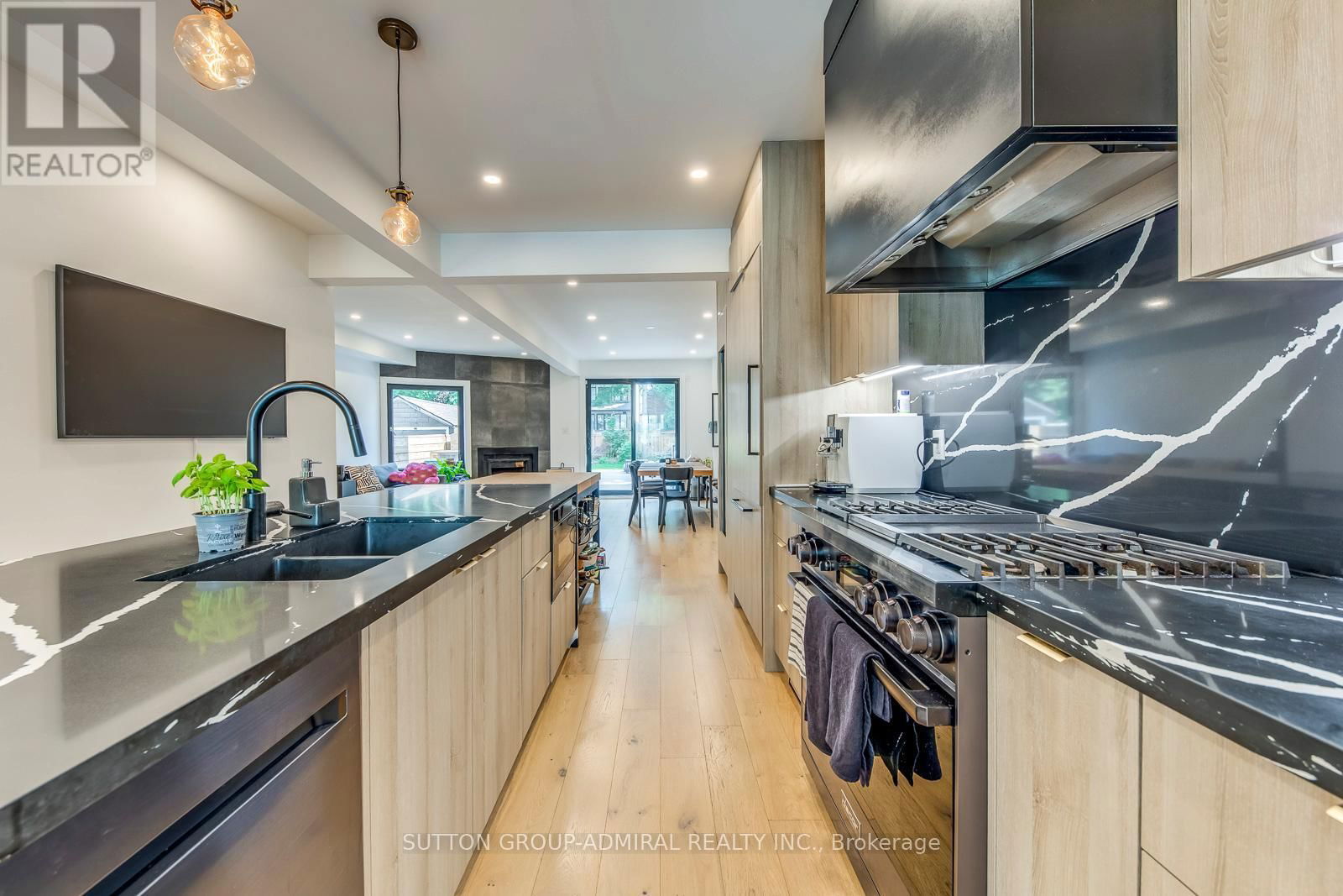 93 SOUDAN AVENUE Image 11