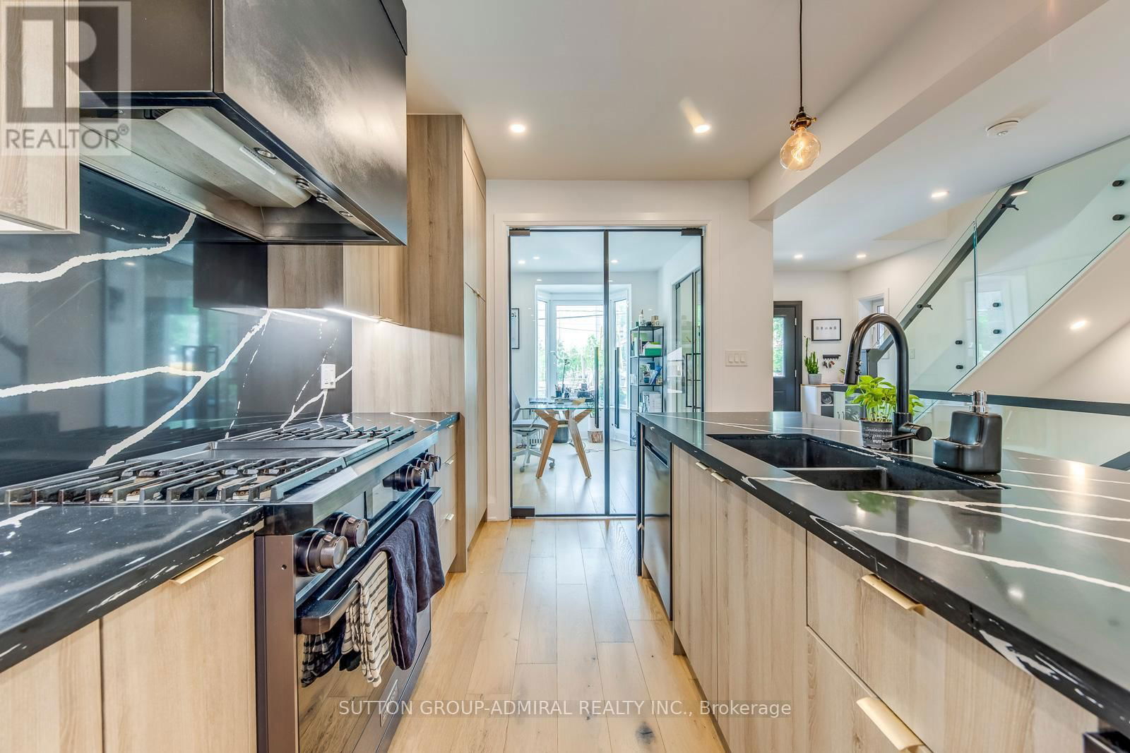 93 SOUDAN AVENUE Image 12