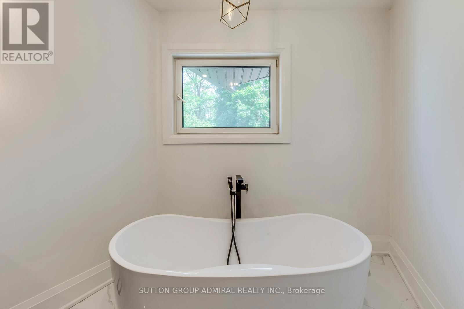 93 SOUDAN AVENUE Image 30