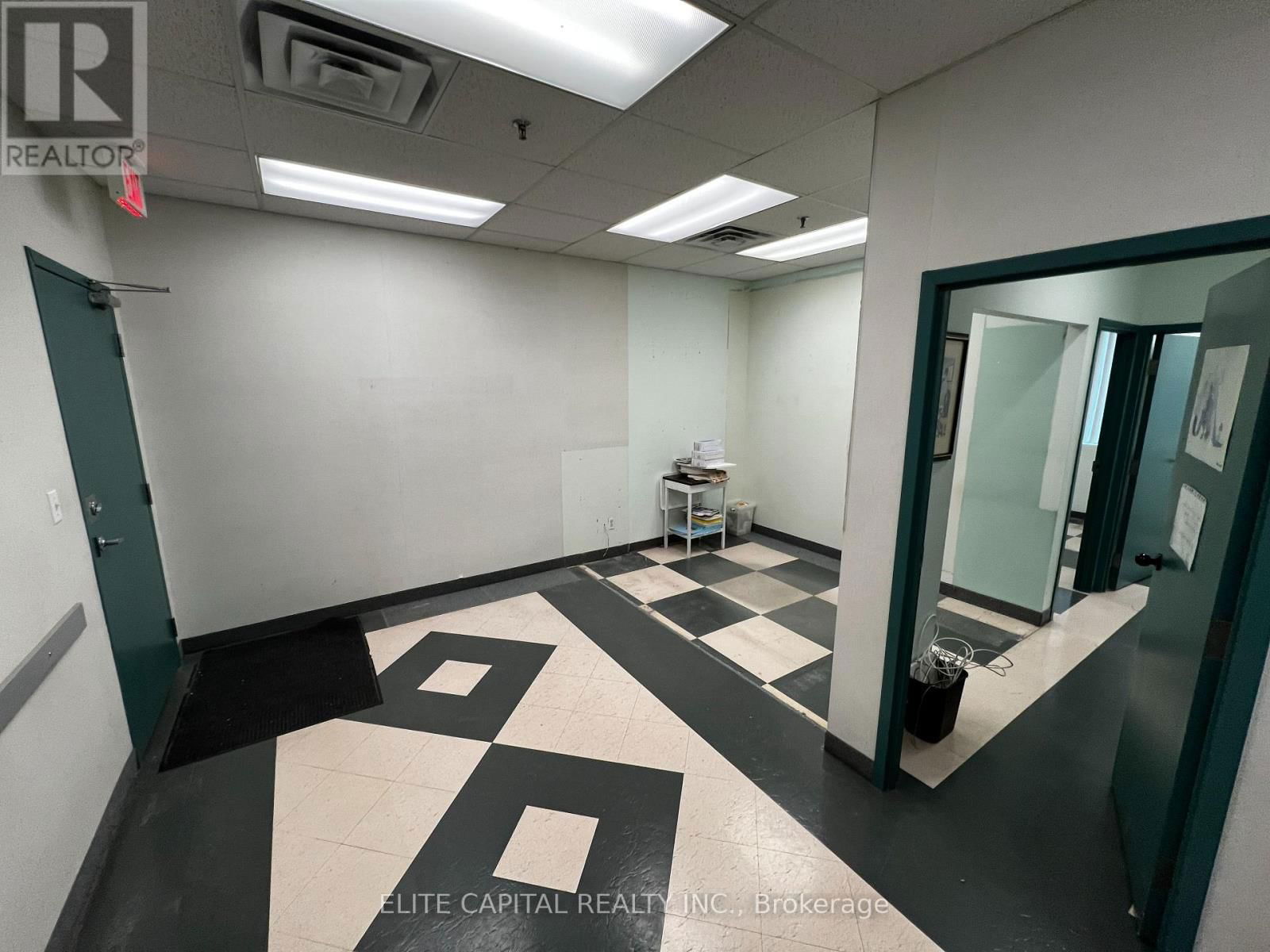210 - 701 SHEPPARD AVENUE EAST Image 4