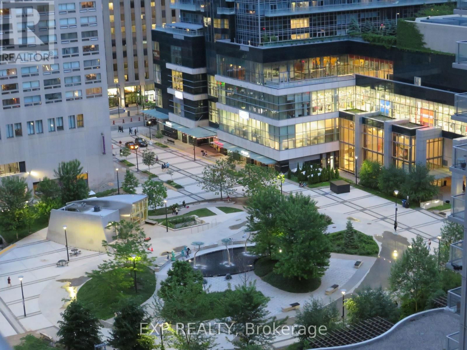 1609 - 763 BAY STREET Image 2