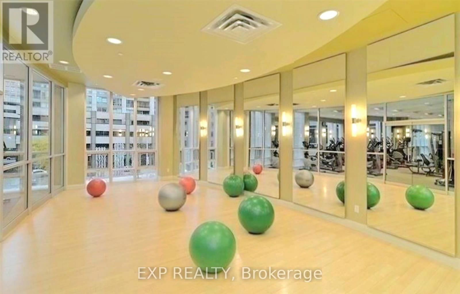 1609 - 763 BAY STREET Image 25