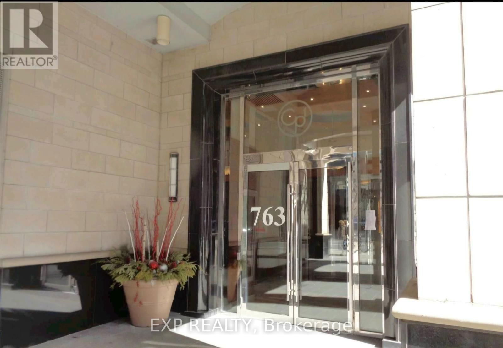 1609 - 763 BAY STREET Image 30