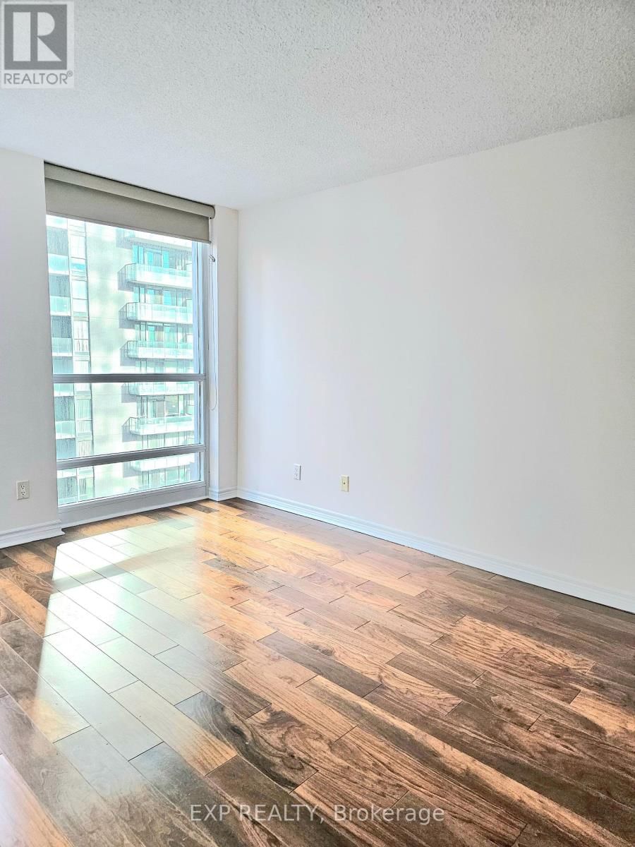 1609 - 763 BAY STREET Image 7