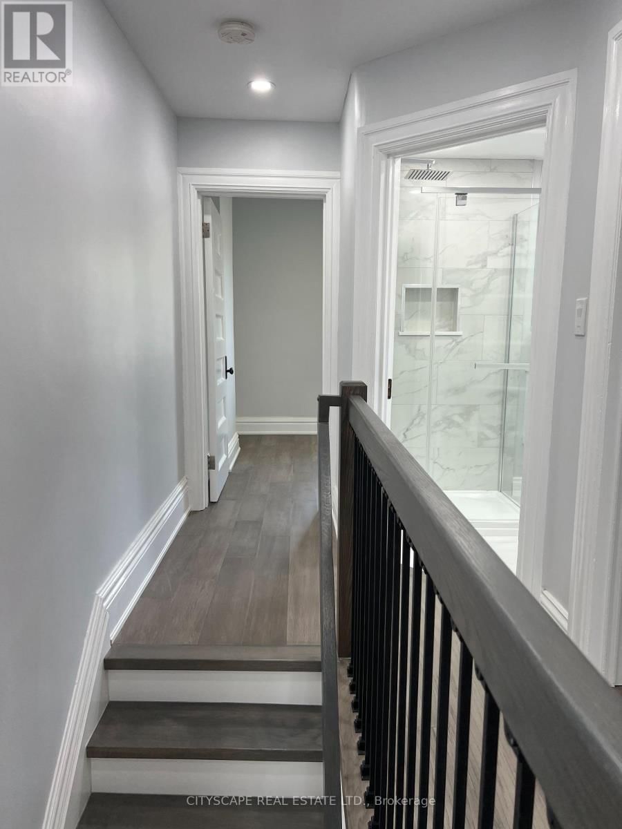 476 LANSDOWNE AVENUE Image 11