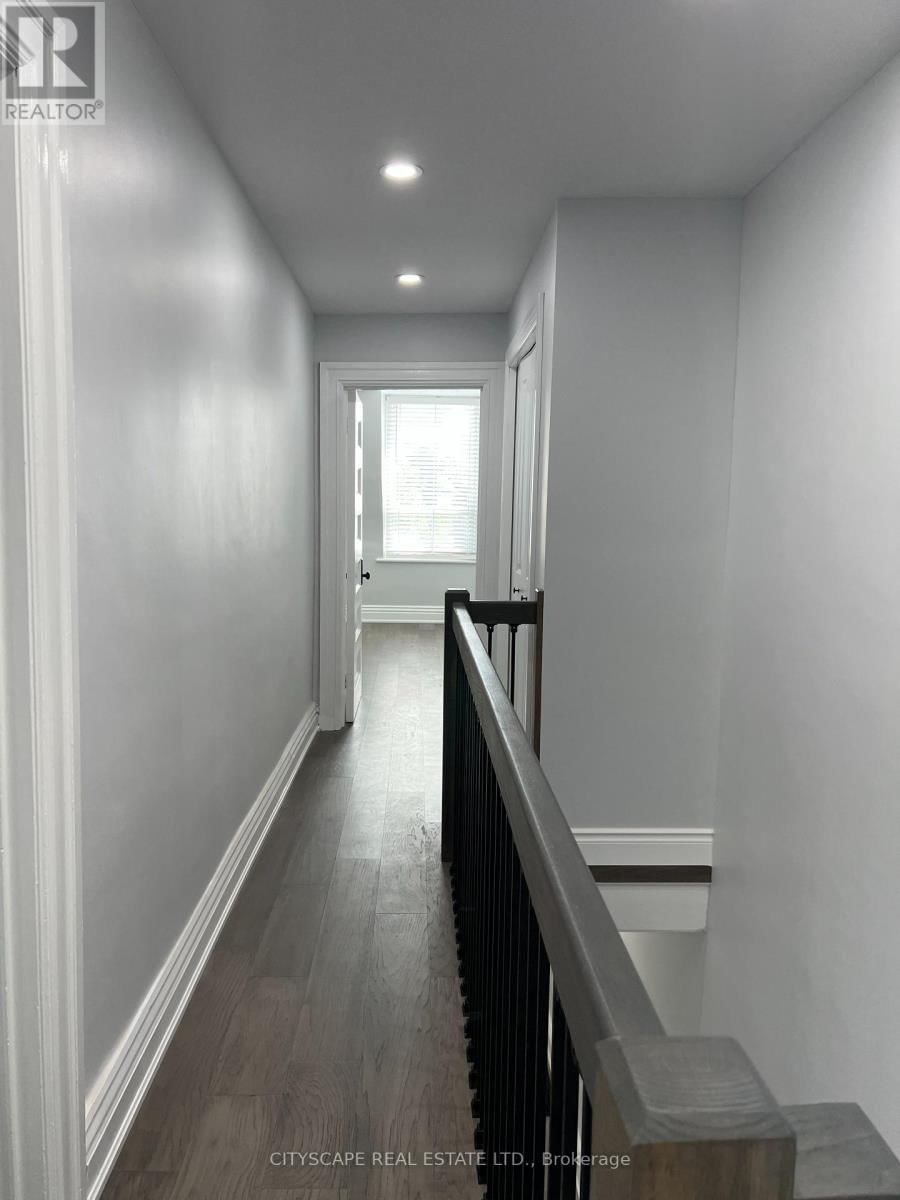 476 LANSDOWNE AVENUE Image 12