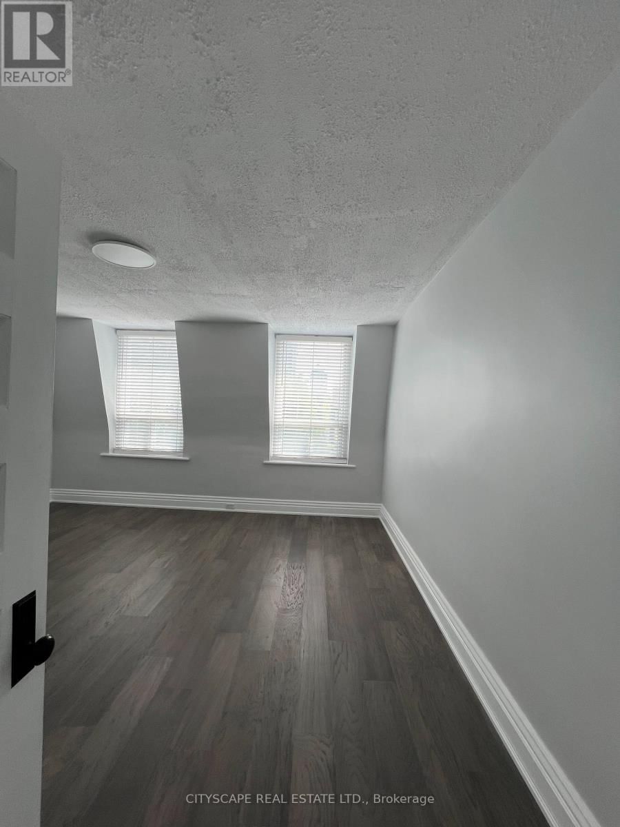 476 LANSDOWNE AVENUE Image 13