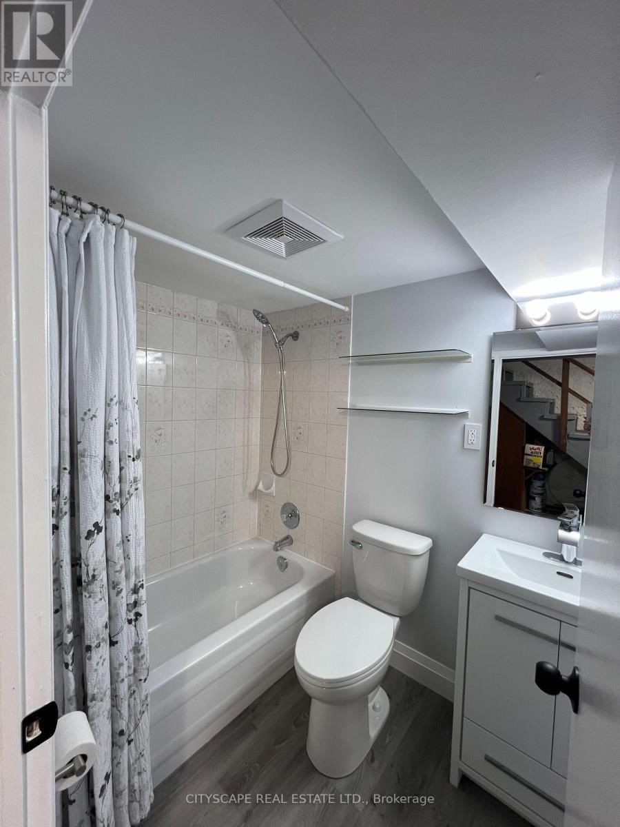 476 LANSDOWNE AVENUE Image 19