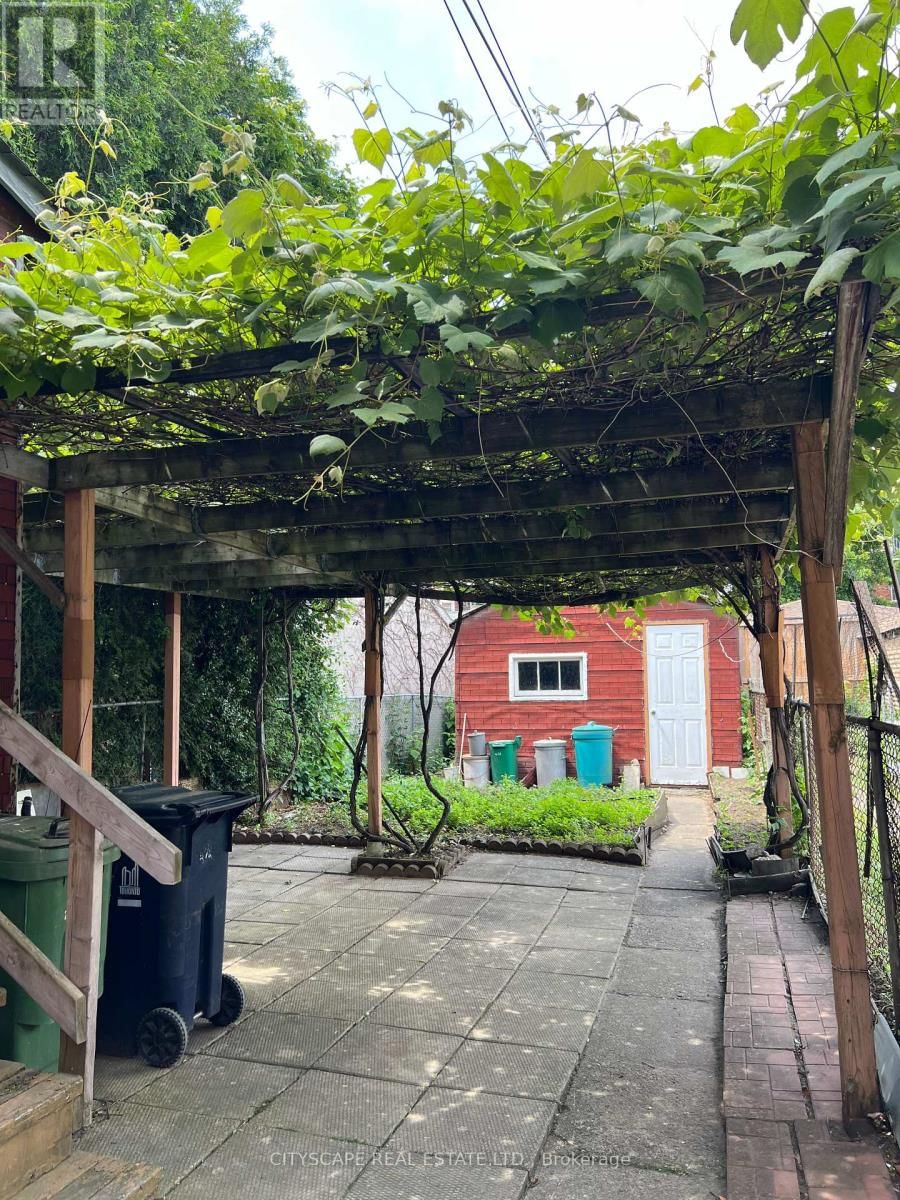 476 LANSDOWNE AVENUE Image 20