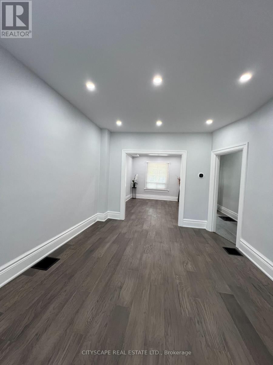476 LANSDOWNE AVENUE Image 4
