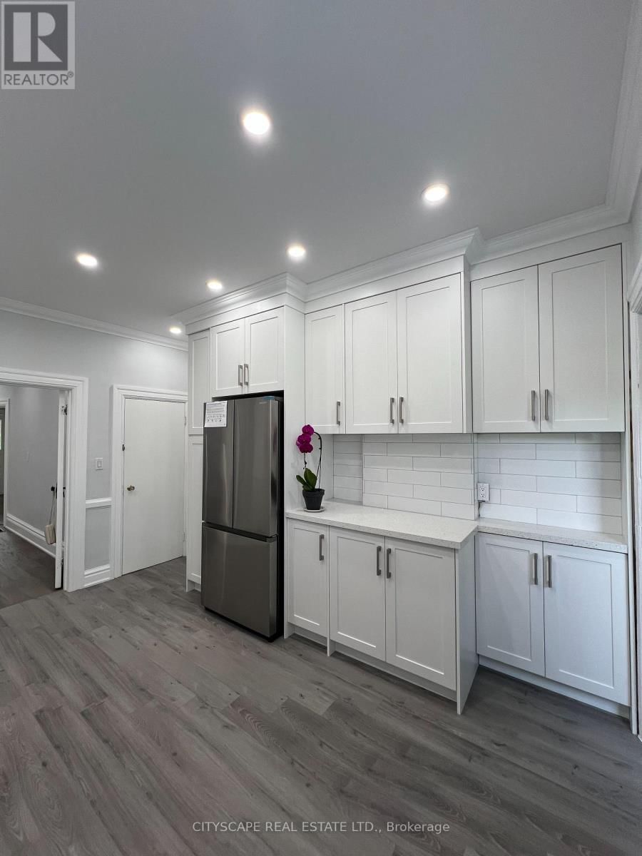 476 LANSDOWNE AVENUE Image 7