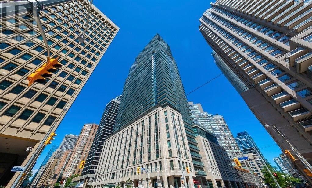 2009 - 955 BAY STREET Image 2