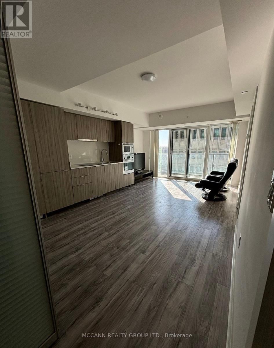 2009 - 955 BAY STREET Image 6