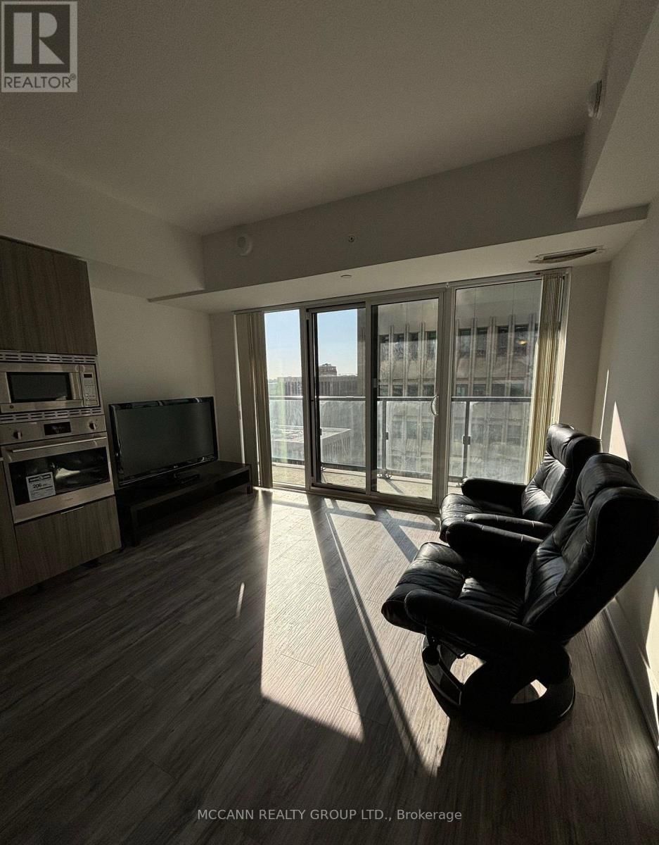 2009 - 955 BAY STREET Image 8