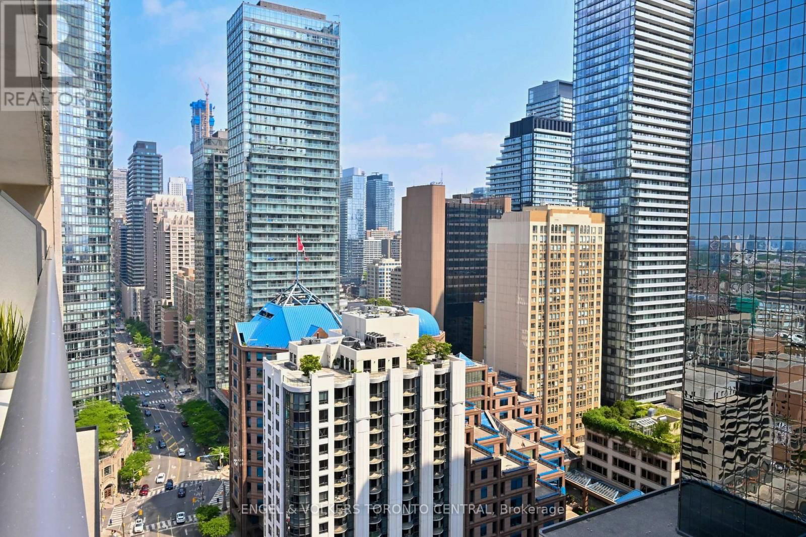 2504 - 770 BAY STREET Image 25