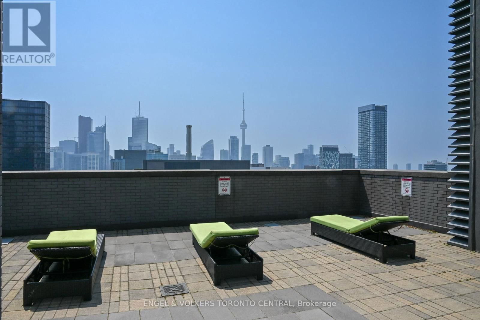 2504 - 770 BAY STREET Image 38