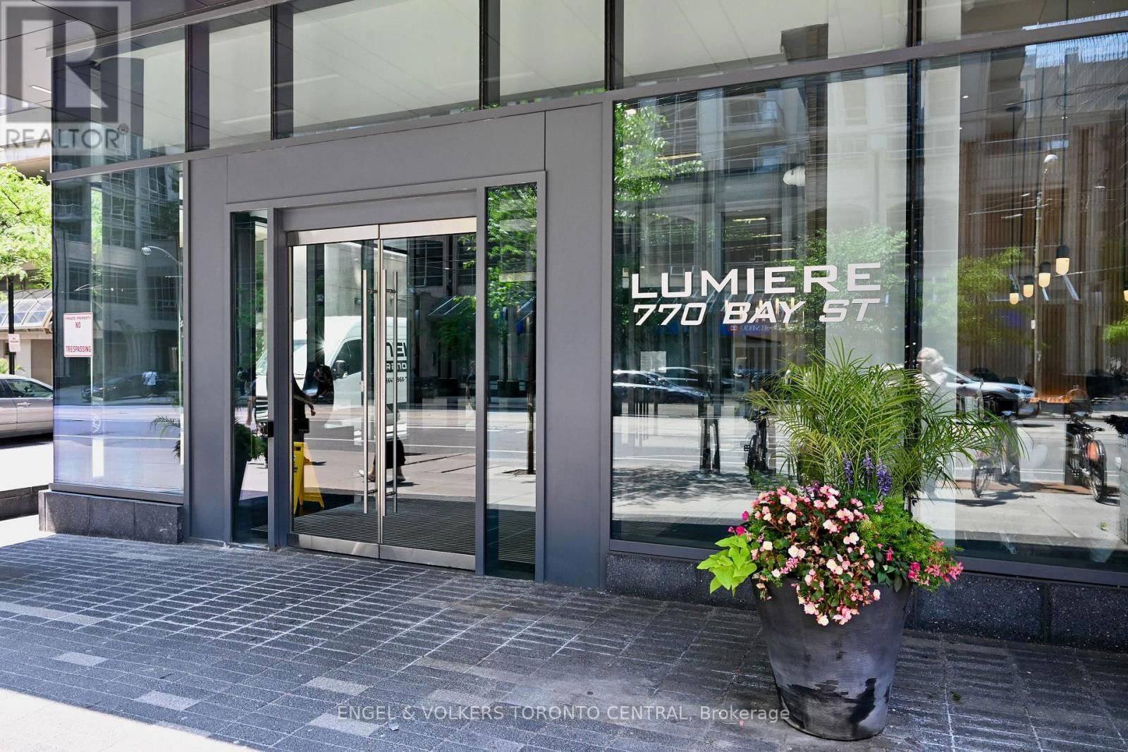 2504 - 770 BAY STREET Image 4