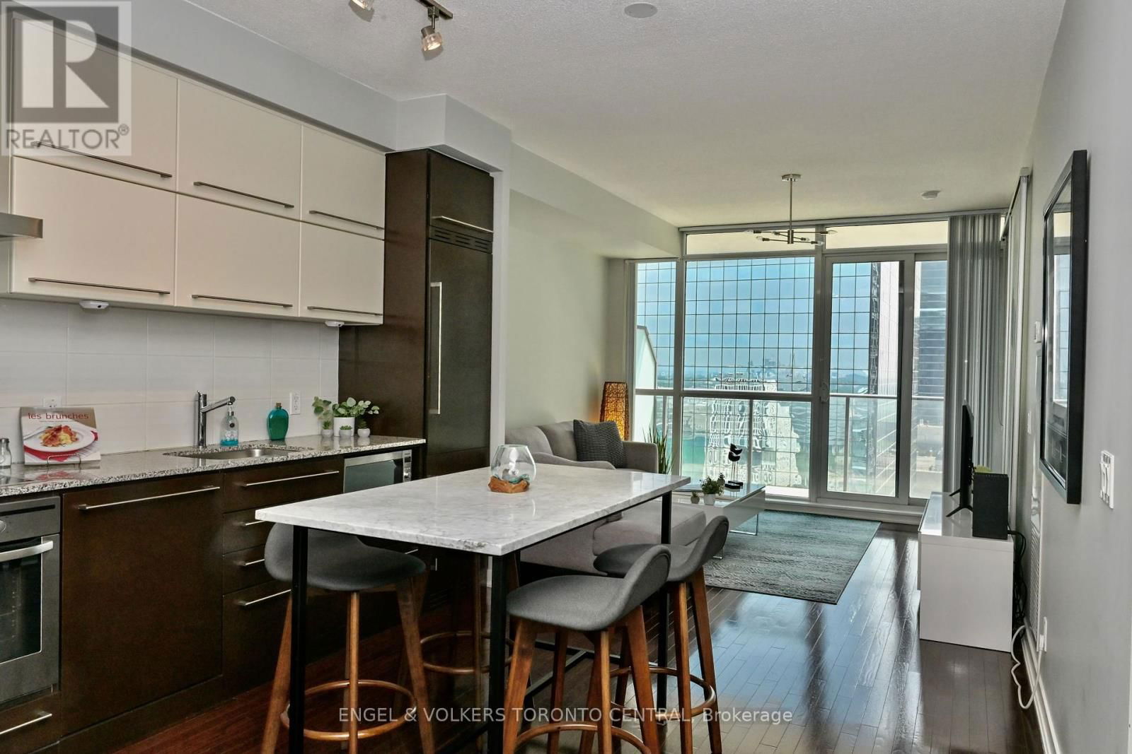 2504 - 770 BAY STREET Image 9