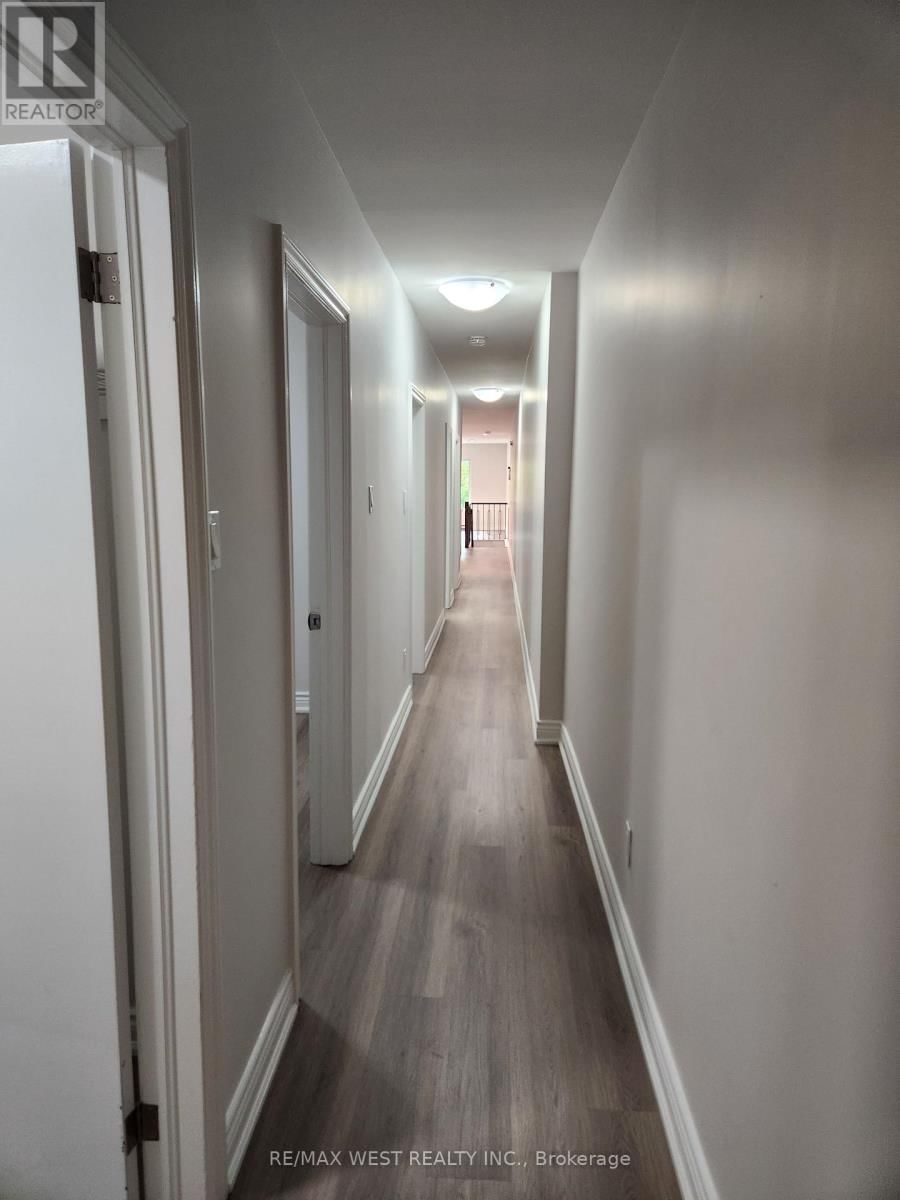 Upper - 992 ST CLAIR AVENUE WEST Image 13