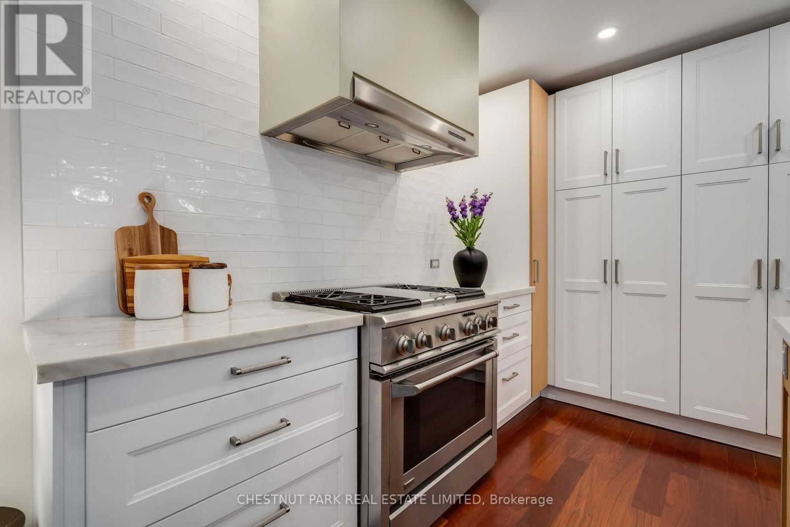 16 INGLEWOOD DRIVE Image 10
