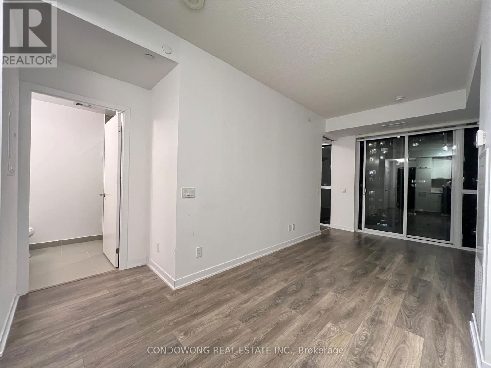 2716 - 87 PETER STREET Image 2