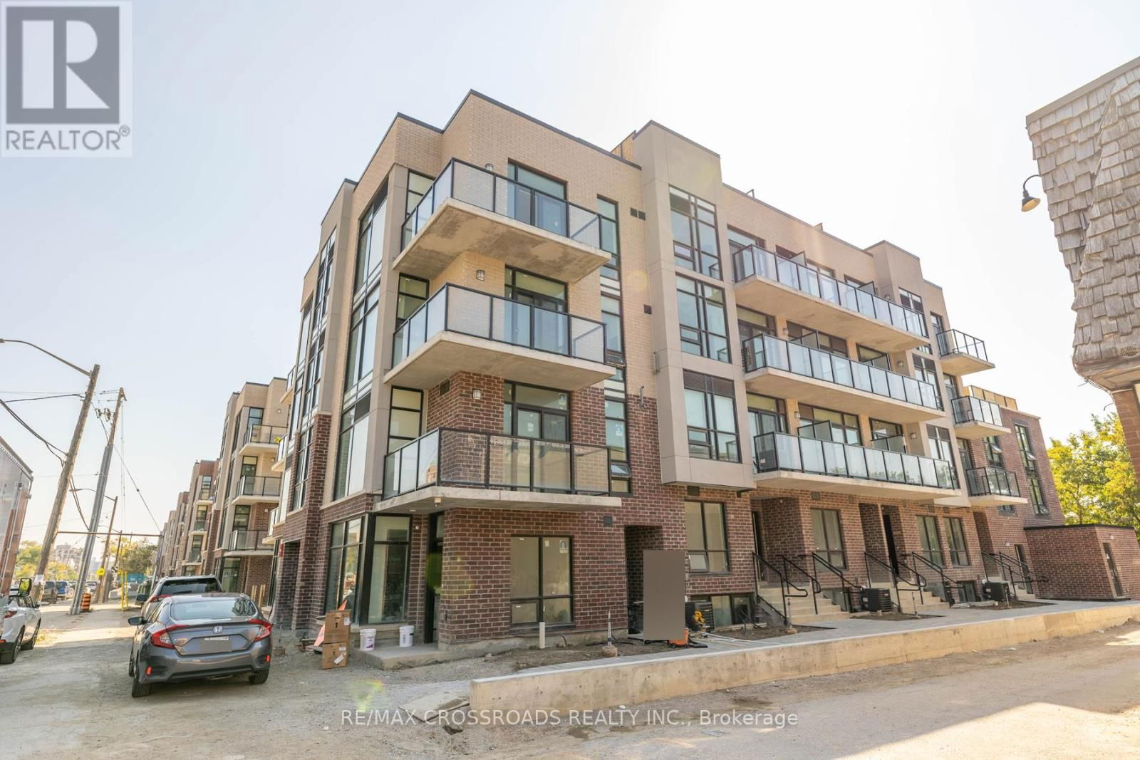 TH11 - 871 SHEPPARD AVENUE WEST Image 1