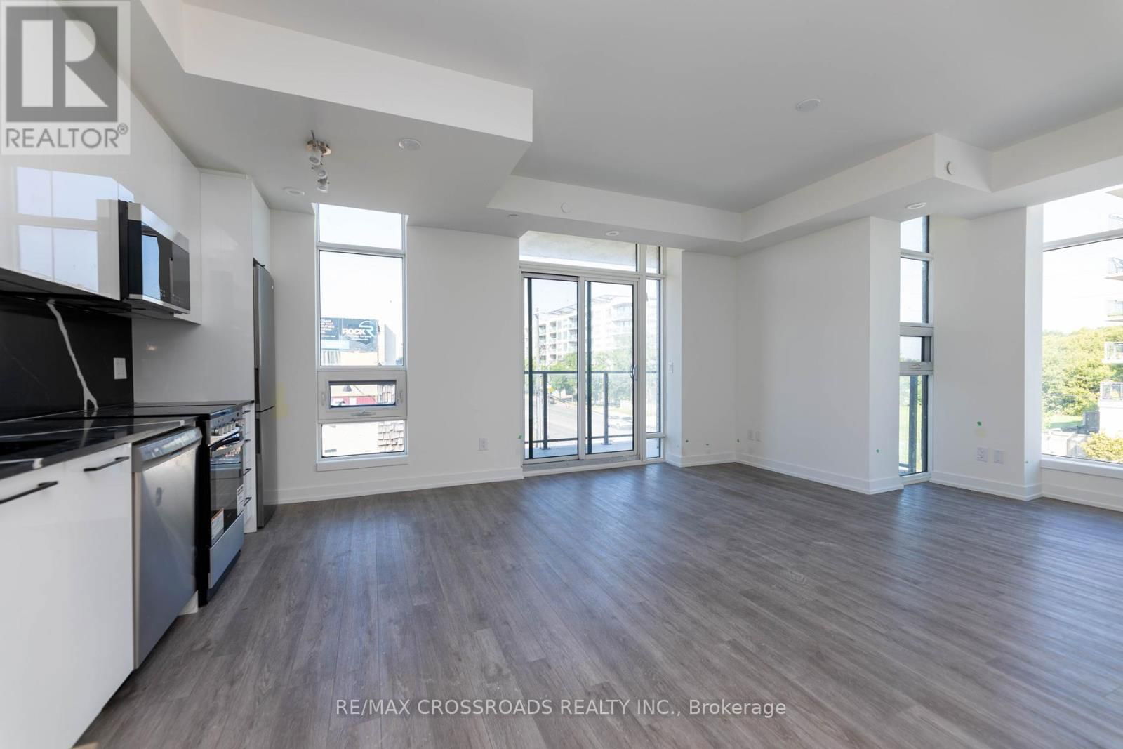 TH11 - 871 SHEPPARD AVENUE WEST Image 11