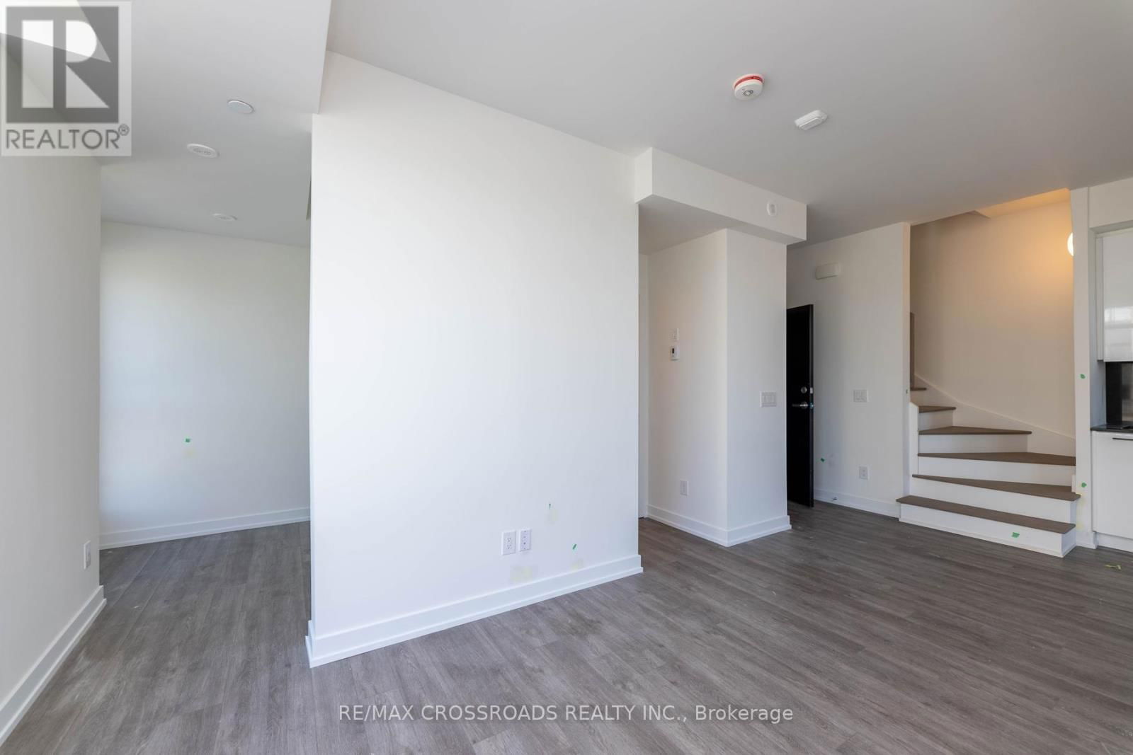 TH11 - 871 SHEPPARD AVENUE WEST Image 15