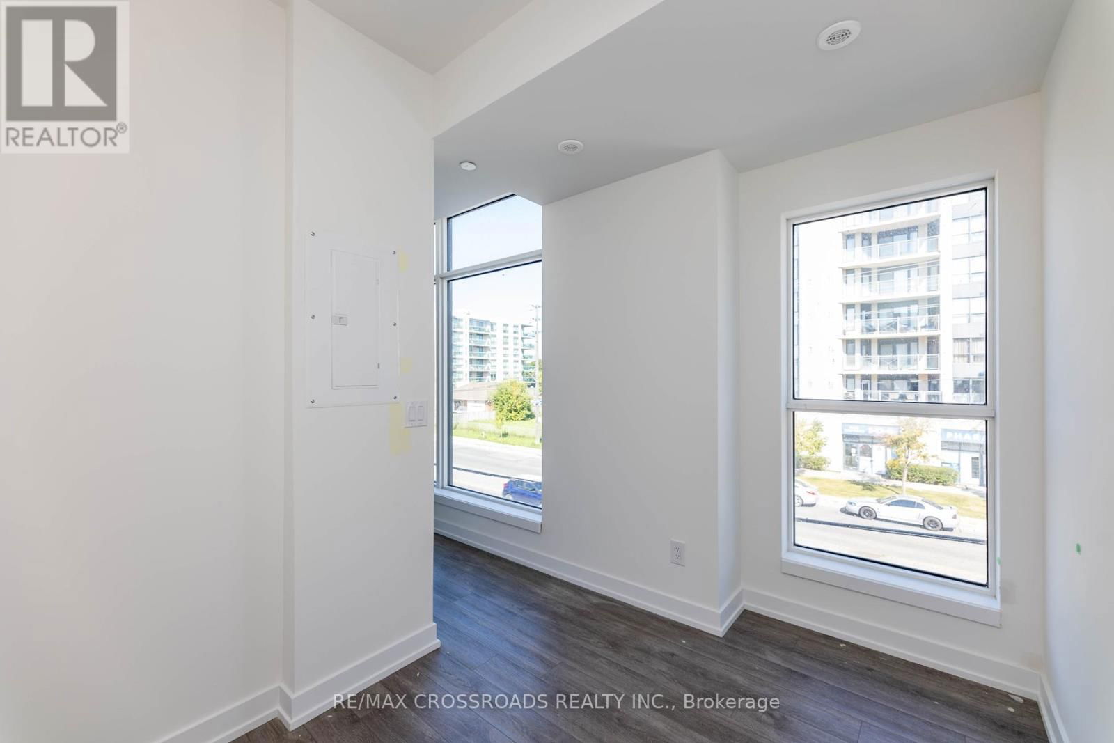 TH11 - 871 SHEPPARD AVENUE WEST Image 17