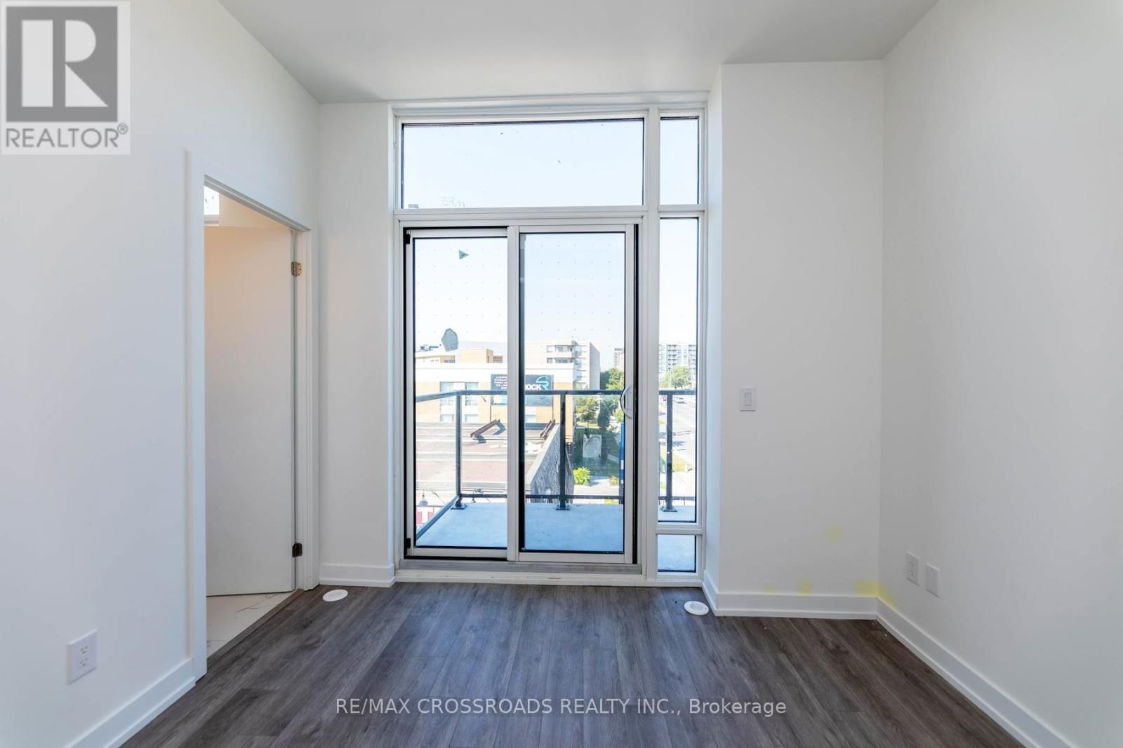 TH11 - 871 SHEPPARD AVENUE WEST Image 32