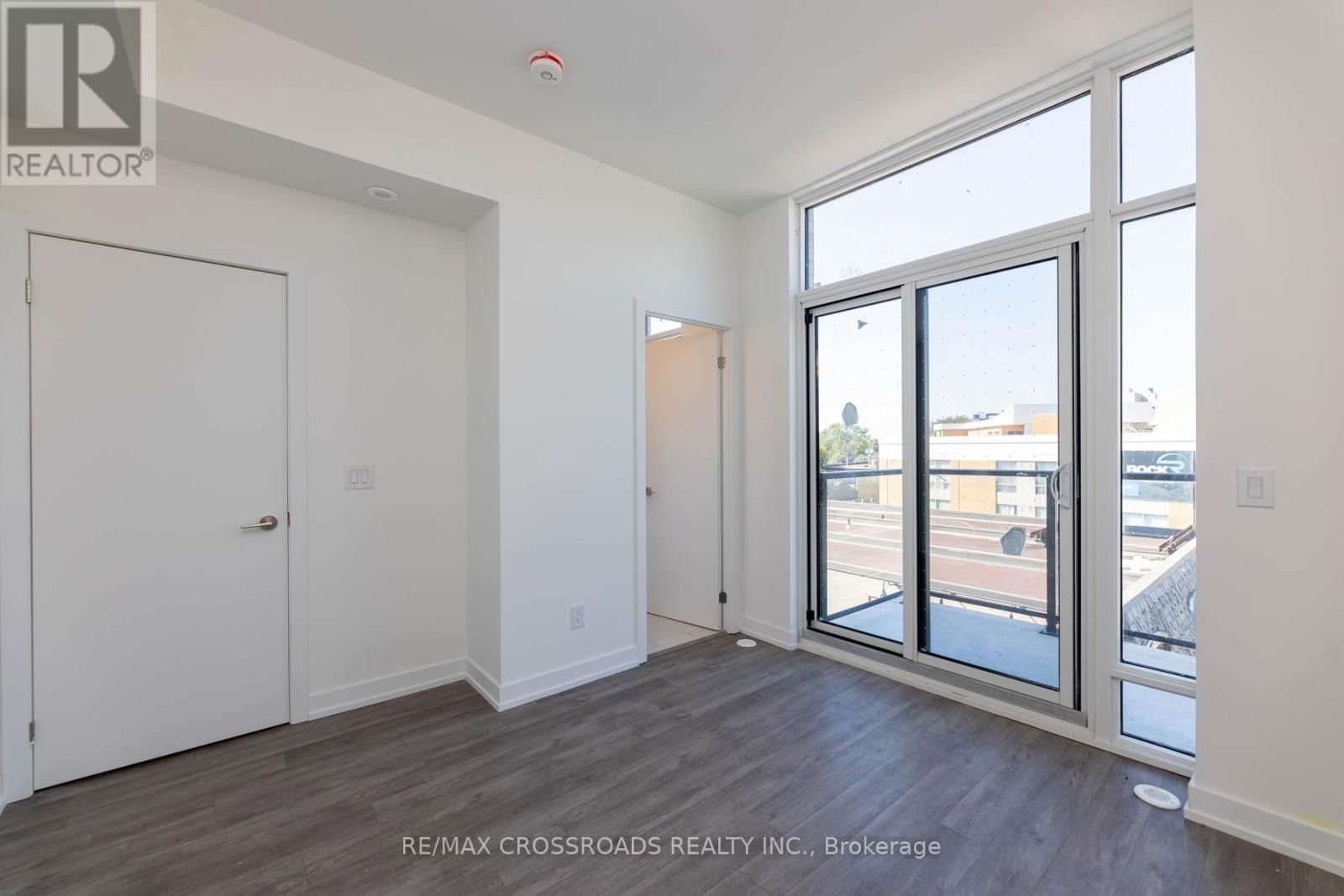 TH11 - 871 SHEPPARD AVENUE WEST Image 33