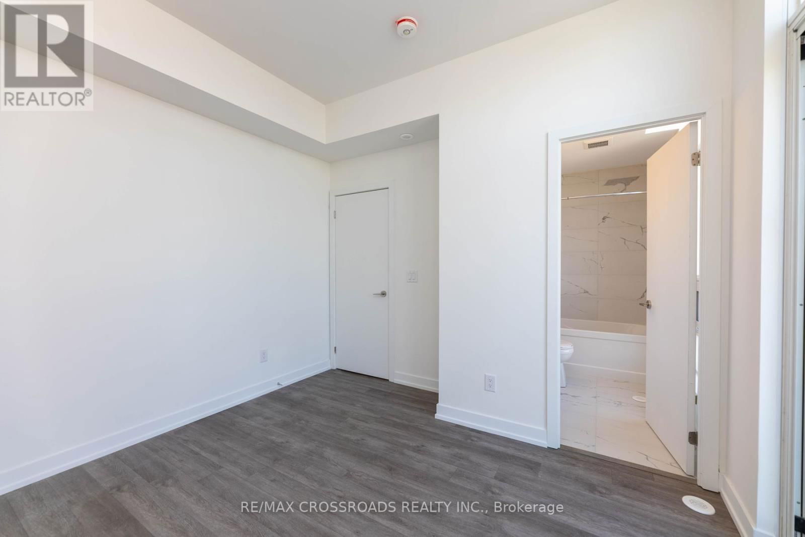 TH11 - 871 SHEPPARD AVENUE WEST Image 35